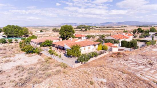 ESPECTACULAR CHALET EN VENTA EN LOS OLIVOS, CASTILLÉJAR (GRANADA) - GRANADA