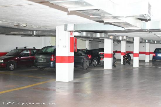 Venta de 40 plazas de parking y trasteros - GRANADA