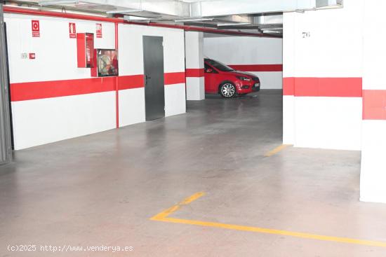 Venta de 40 plazas de parking y trasteros - GRANADA