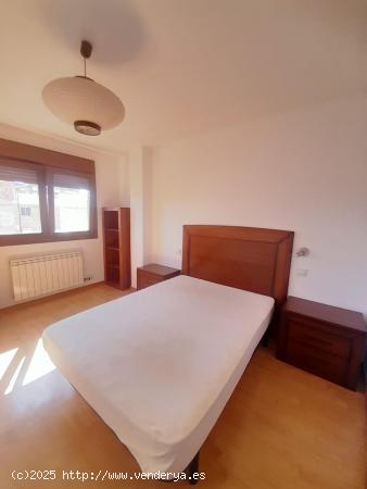 SE ALQUILA ÁTICO CON DOS TERRAZAS. VENTA DE BAÑOS. - PALENCIA