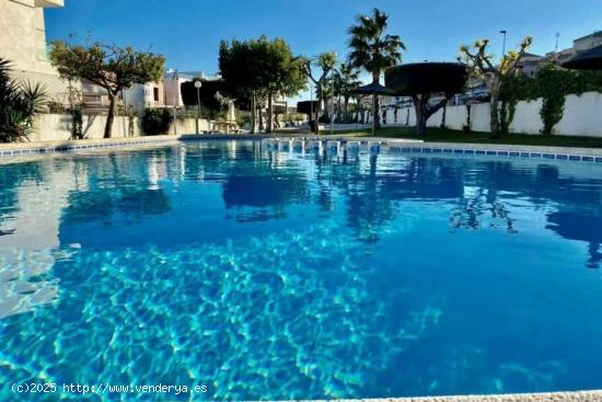 🏡 ENCANTADOR CHALET ADOSADO EN ESQUINA CON SOLÁRIUM PRIVADO Y VISTAS PANORÁMICAS EN VILLAMARTÍ