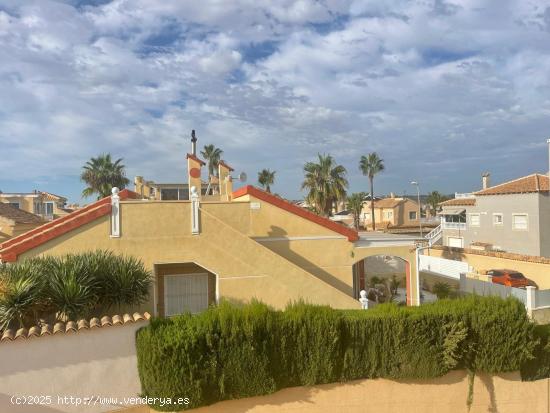 CHALET EN CONSTRUCCIÓN EN LOS ALTOS, LOS BALCONES CON PISCINA Y SOLÁRIUM - ALICANTE