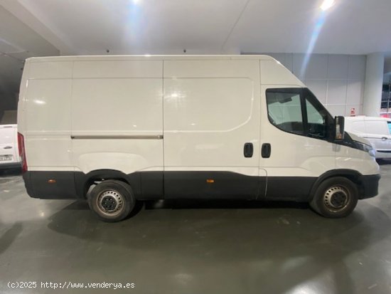 Iveco Daily Furgón 35S16 V 3520L H2 12.0 160cv - GARANTIA MECANICA - Barcelona