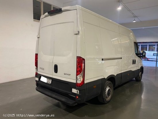 Iveco Daily Furgón 35S16 V 3520L H2 12.0 160cv - GARANTIA MECANICA - Barcelona