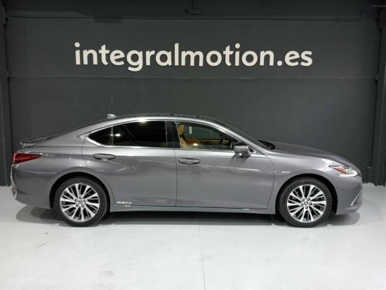 Lexus ES 2.5 300h Executive - 