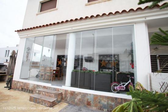 BUNGALOW EN PLANTA BAJA CON PISCINA - ALICANTE