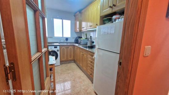 Magnífico piso en el centro con 3 dormitorios, garaje, trastero y piscina comunitaria. - ALICANTE