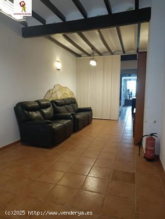 AGRADABLE Y CÉNTRICA CASA DE PUEBLO CON TERRENO EN BENISSA - ALICANTE