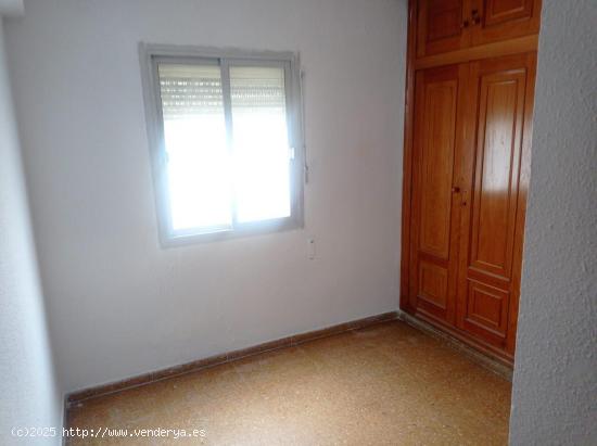 21 Inmobiliarias vende piso  con ascensor y avenida cami nou - VALENCIA