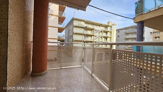 Alquiler anual - Apartamento y garaje - VALENCIA