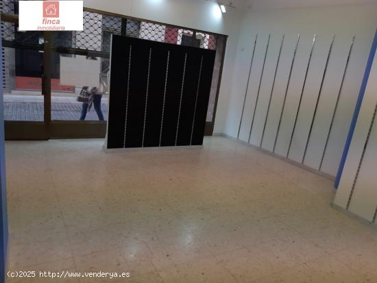 MONTIJO, LOCAL COMERCIAL EN EL CENTRO CON SOTANO Y REJA DE SEGURIDAD - BADAJOZ