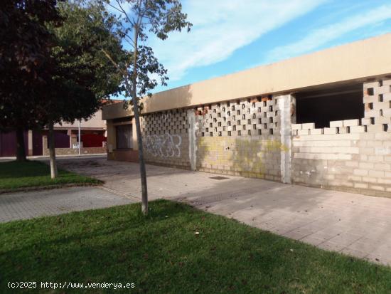 LOCAL EN BRUTO POSIBILIDAD DE VENTA U OPCION COMPRA   300MTRS - BADAJOZ