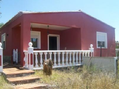 El inmueble (CHALET AISLADO) se encuentra situado en el distrito de CAMP DEL TURIA municipio de Pedr