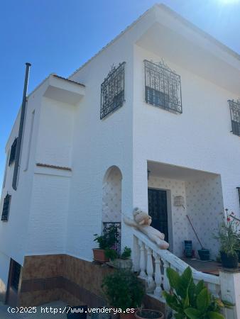 CHALET PAREADO EN MONTUR - VALENCIA