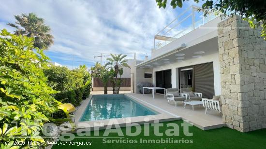 ¡ESPECTACULAR! CHALET SEMINUEVO CON PISCINA PRIVADA, GARAJE Y PARCELA - ALICANTE