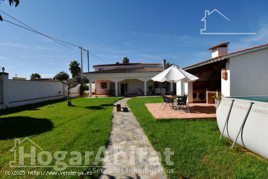 BONITA VILLA CON JARDÍN, TERRAZA Y GARAJE - CASTELLON