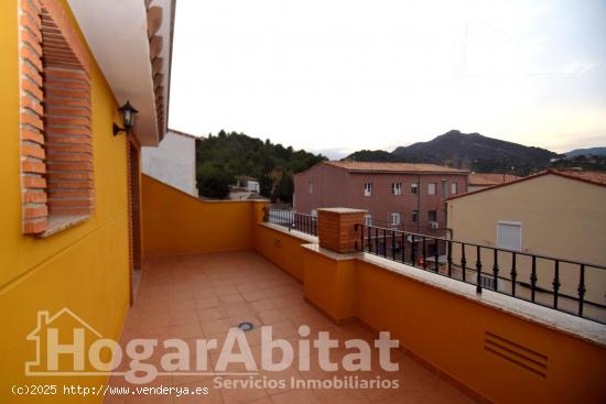 CHALET SEMINUEVO CON GARAJE Y TERRAZA - CASTELLON