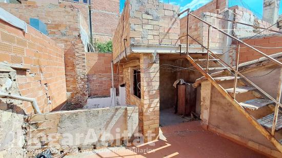 ¡ESTUPENDA OPORTUNIDAD! CASA PARA REFORMAR CON PATIO, TERRAZA Y TRASTERO - CASTELLON