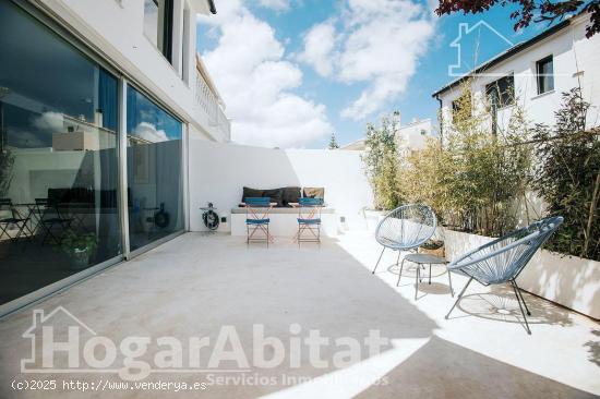 PRECIOSA CASA CON GARAJE, TERRAZA Y TRASTERO JUNTO AL PARQUE DE VALENCIA - VALENCIA