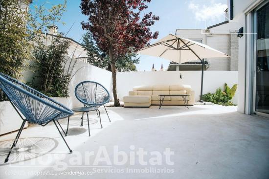 PRECIOSA CASA CON GARAJE, TERRAZA Y TRASTERO JUNTO AL PARQUE DE VALENCIA - VALENCIA