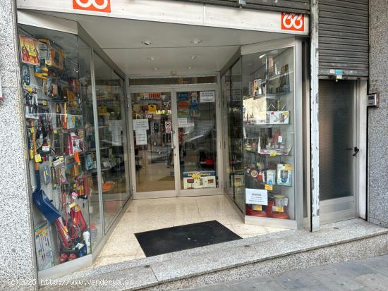  Gran local comercial en Badalona de 225 m2 en venta o traspaso de ferretería por jubilación. - BAR 