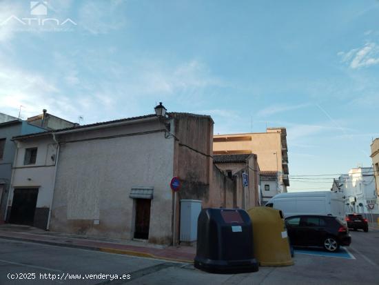 Gran casa en esquina con múltiples accesos en L'Alqueria de la Comtessa - VALENCIA