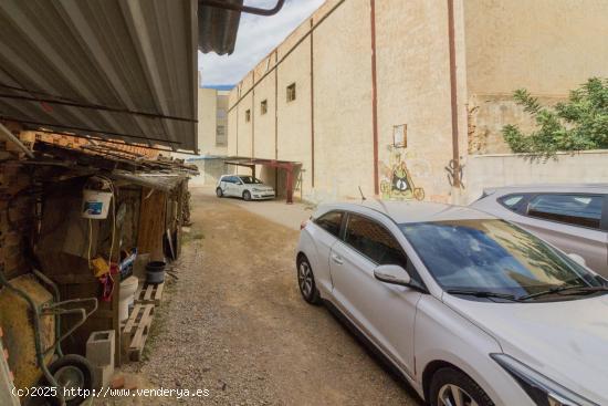 CASA EN PLANTA BAJA CON UNA PARCELA DE 400M2 EN REDOVÁN. - ALICANTE