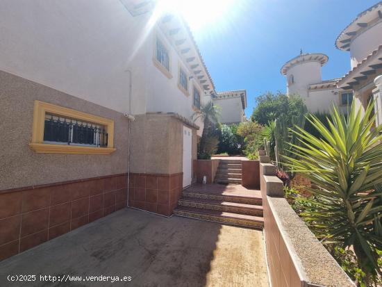 VILLA INDEPENDIENTE EN ORIHUELA COSTA !!! - ALICANTE