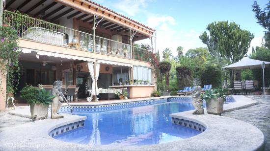 CHALET EN URB. PRIVADA COBLANCA 1500M2 PARCELA CON PISCINA PROPIA - ALICANTE