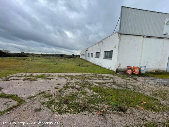 NAVE CON TERRENO DE 4500M EN LAS ARENAS - CACERES