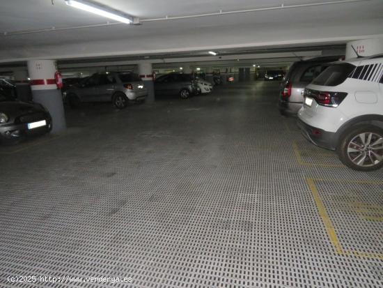 PLAZA DE PARKING EN ALQUILER PARA COCHE PEQUEÑO EN LA CALLE ROCAFORT - BARCELONA