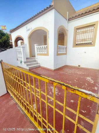 BUNGALOW CON MUCHAS POSIBILIDADES EN EL LIMONAR!! - ALICANTE