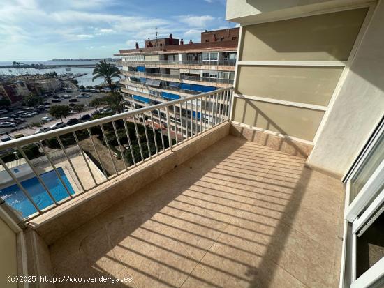 APARTAMENTO DE 3 DORMITORIOS CON VISTAS  AL MAR, PARKING Y PISCINA COMUNITARIA!! PRIMERA LINEA!! - A