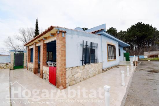 ¡OPORTUNIDAD DE INVERSIÓN! GRAN CHALET CON PISCINA PRIVADA Y PARCELA - CASTELLON