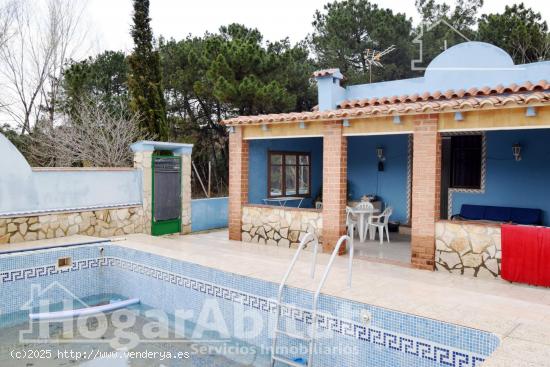 ¡OPORTUNIDAD DE INVERSIÓN! GRAN CHALET CON PISCINA PRIVADA Y PARCELA - CASTELLON