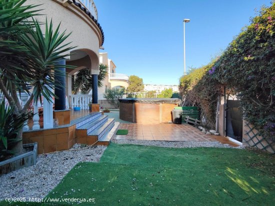 Villa en venta en Orihuela (Alicante)