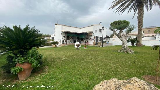 MAGNIFICO CHALET EN CHICLANA - CADIZ