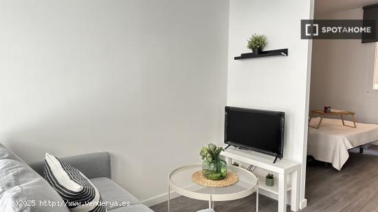 Apartamento de 1 dormitorio en alquiler en Lucero - MADRID