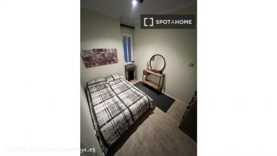 Habitación en piso compartido en barcelona. - BARCELONA