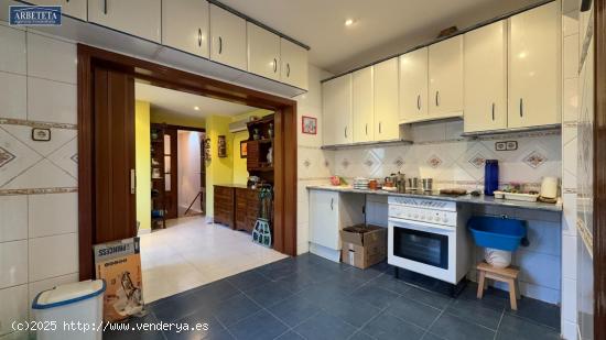 INMOBILIARIA ARBEETA VENDE CHALET DE 4 DORMITORIOS EN ZONA AVDA. CASTILLA, GUADALAJARA - GUADALAJARA