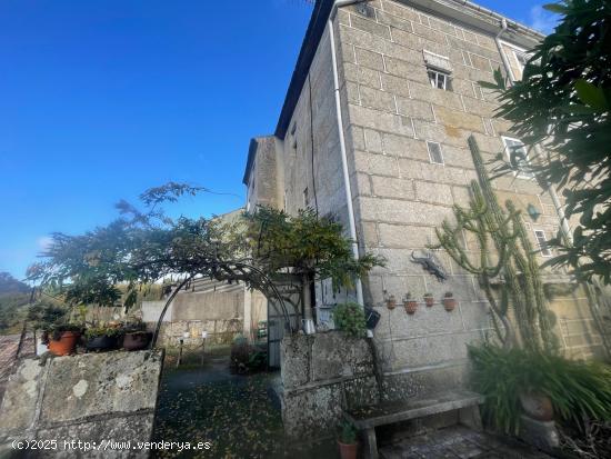 Casa de Piedra en Leiro con Posibilidad de Terreno para Viñedo - ORENSE