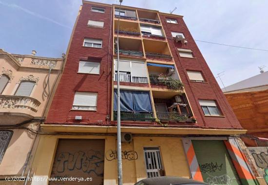 Se vende piso OKUPA en Benetússer (Valencia) - VALENCIA