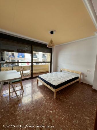  HABITACION CON BALCON - CALLE JAVIER SANZ- ALMERIA - ALMERIA 