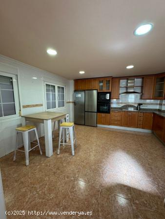 HABITACION CON BALCON - CALLE JAVIER SANZ- ALMERIA - ALMERIA