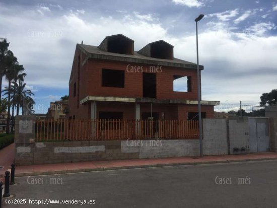 CHALET EN CONSTRUCCIÓN EN LA CORONA - Rafelbunyol