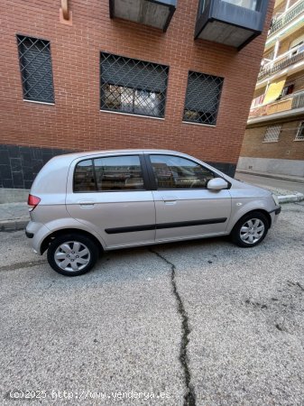 Hyundai Getz 1.3 de 2004 con 190.000 Km por 3.490 EUR. en Madrid