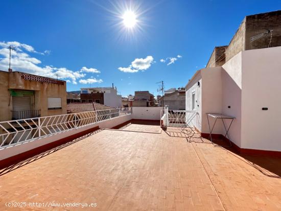 HABITACIÓN EN ALQUILER EN PISO ÁTICO CON GRAN TERRAZA - ALICANTE