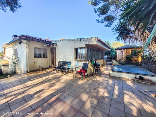  Casa con dos viviendas a la venta en urbanización Vallserrat de Sant Esteve Sesrovires - BARCELONA 