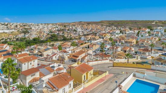  Presentamos una coqueta Villa en la exclusiva urbanización de La Marquesa, Rojales - ALICANTE 