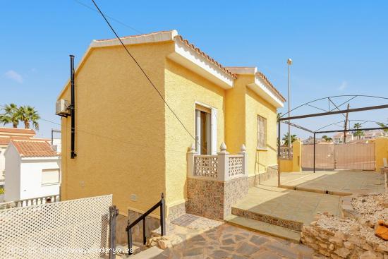 Presentamos una coqueta Villa en la exclusiva urbanización de La Marquesa, Rojales - ALICANTE